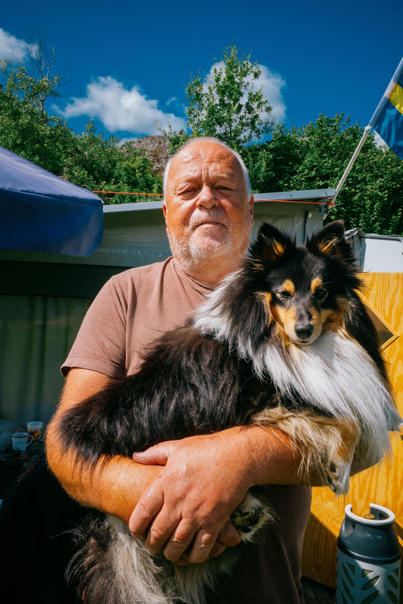 Stefan Bergström fyllde nyligen 70 år. Han fick en Muurikka i födelsedagspresent och bjöd campingvännerna på tacos. Foto: Edvin Bergh