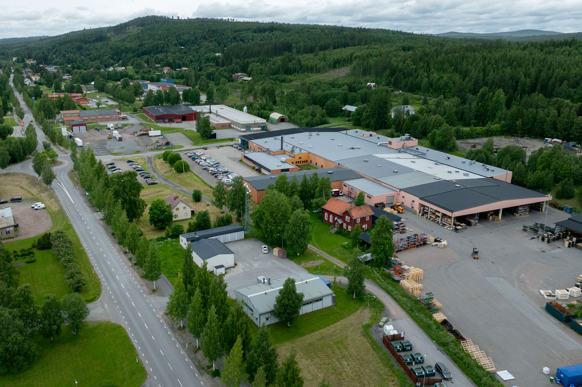 Orderingången ökar. Produktionen på Zepro fabrik i Bispgården går på högvarv efter beslut om nedläggning och varslet av samtliga 140 anställda. Foto: Mats Andersson