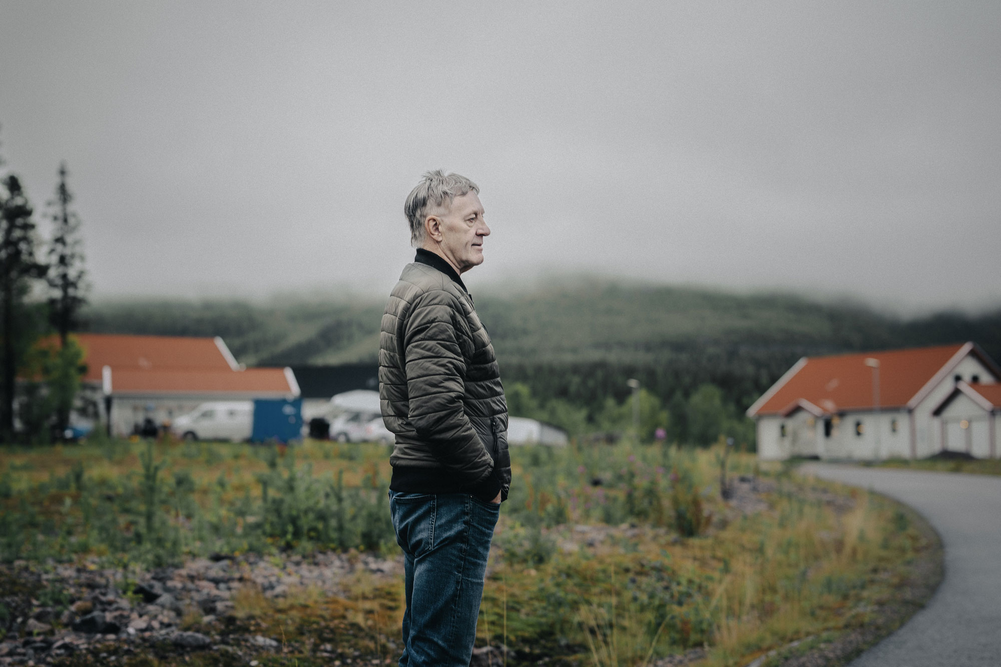 Flera gånger i veckan åker John Törnlind till den nya tomten vid foten av berget Dundret. Foto: David Lundmark